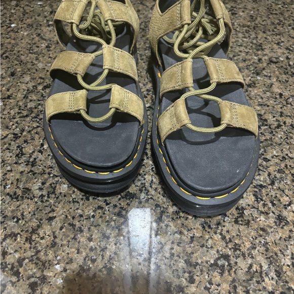 Dr. Martens Olive green lace up Sandals NEW - Picture 5 of 9